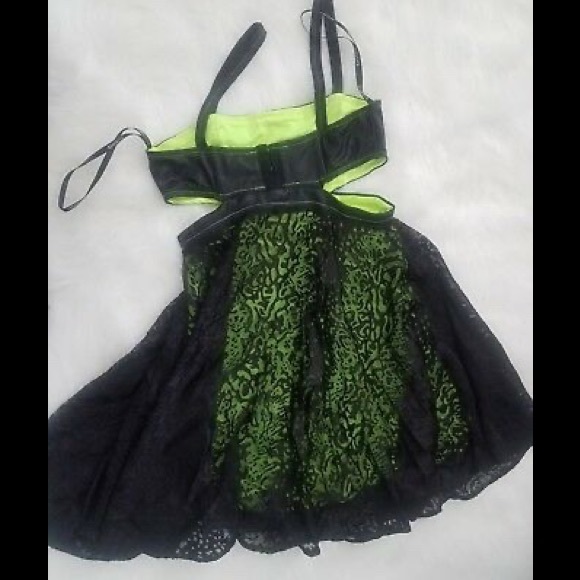 bebe Addiction cut out flutter dress - Picture 3 of 4